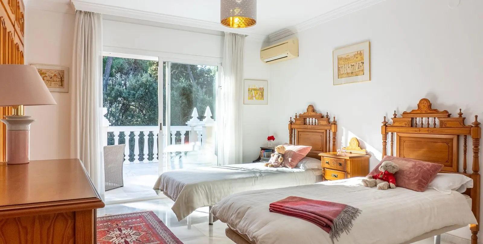 Sale of detached villa in New Golden Mile 25