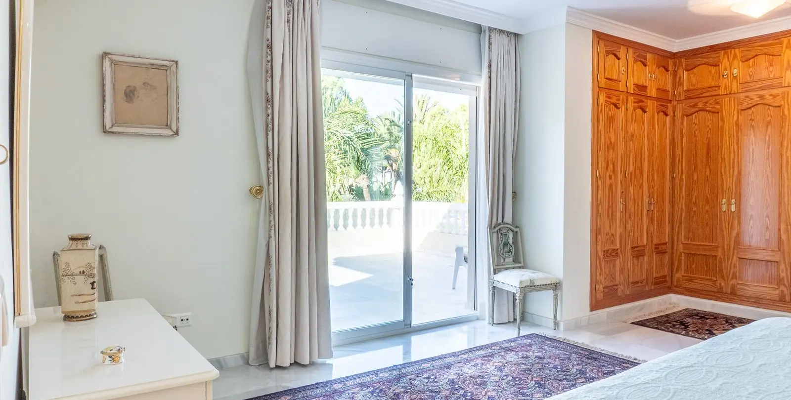 Sale of detached villa in New Golden Mile 29