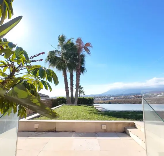 Sale of detached villa in El Paraiso