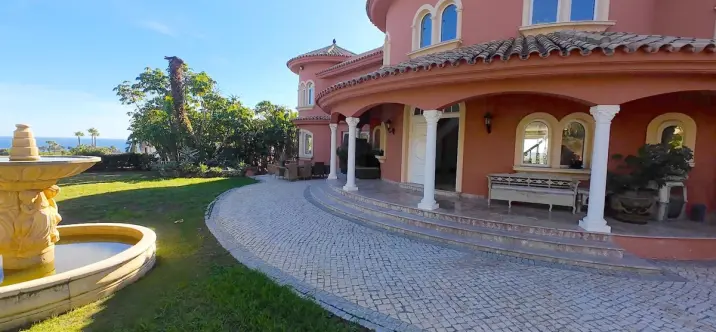 Sale of detached villa in El Paraiso 1