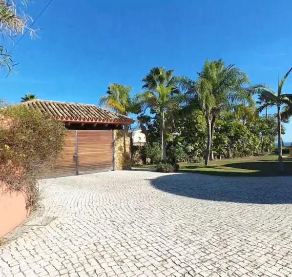 Sale of detached villa in El Paraiso