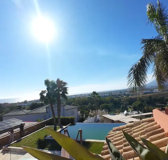 Sale of detached villa in El Paraiso