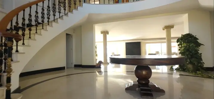 Sale of detached villa in El Paraiso 4