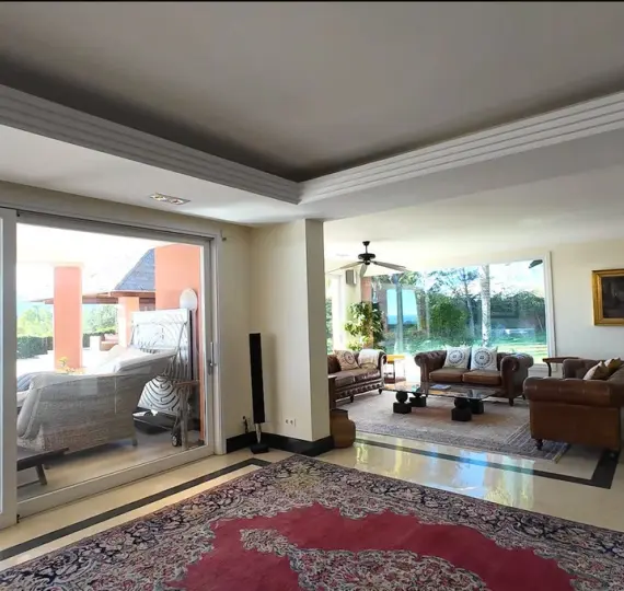 Sale of detached villa in El Paraiso