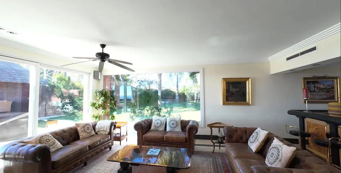 Sale of detached villa in El Paraiso 7