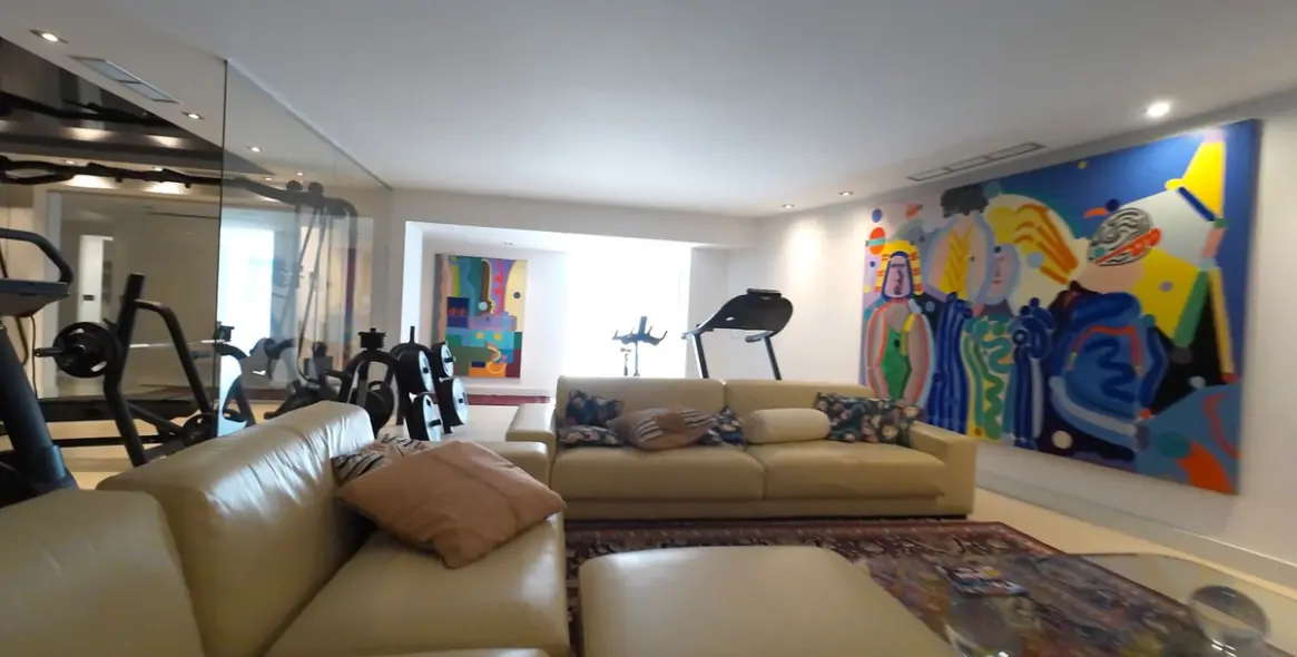 Sale of detached villa in El Paraiso 10