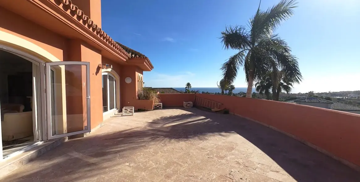 Продажа  отдельно стоящей виллы в El Paraiso 17