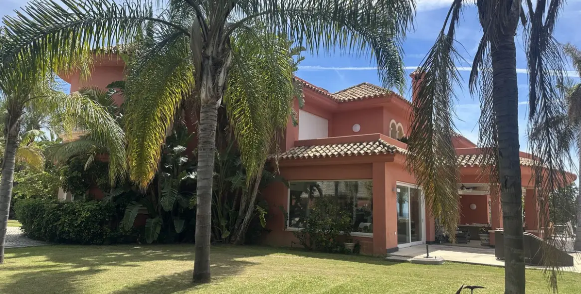 Продажа  отдельно стоящей виллы в El Paraiso 32