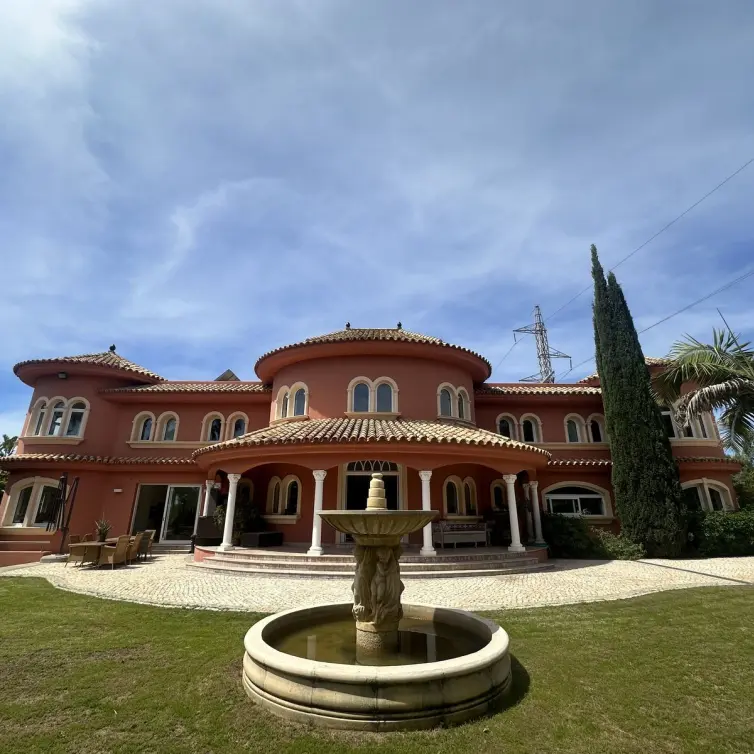 Venta de villa independiente en El Paraiso