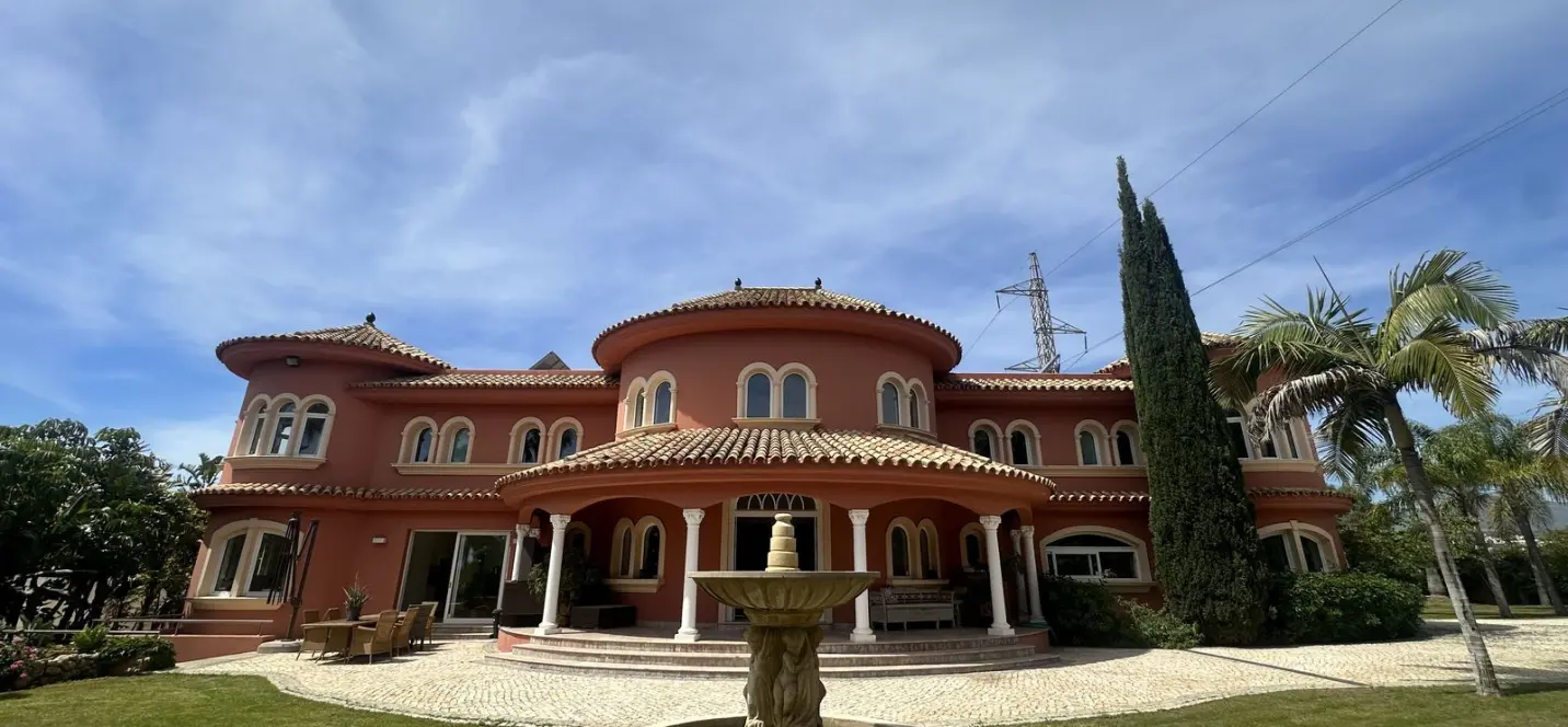 Venta de villa independiente en El Paraiso 2