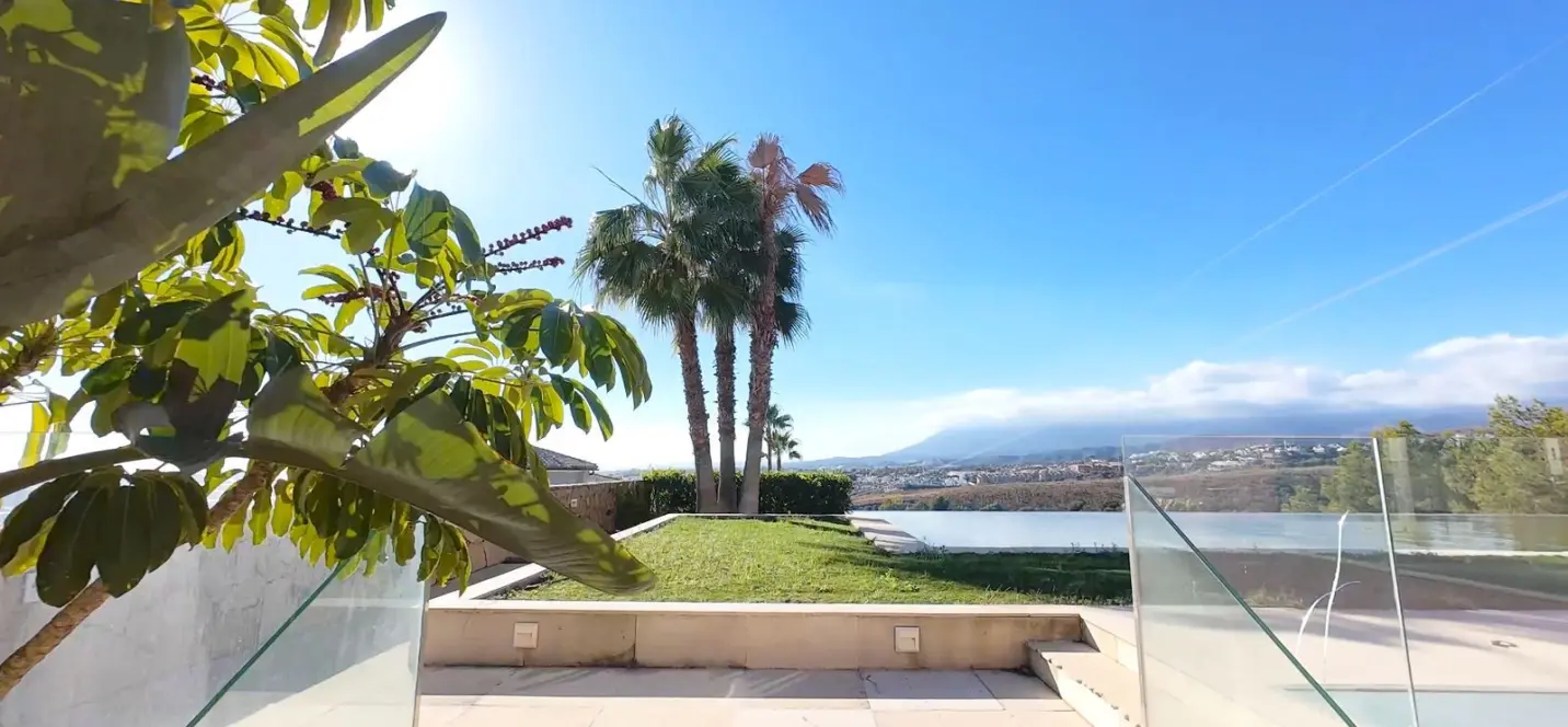 Venta de villa independiente en El Paraiso 3