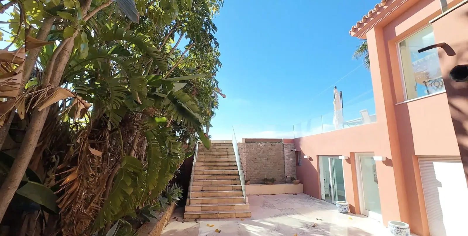 Venta de villa independiente en El Paraiso 14