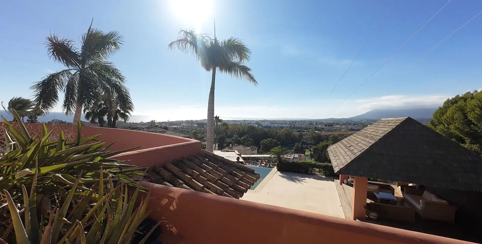 Venta de villa independiente en El Paraiso 16