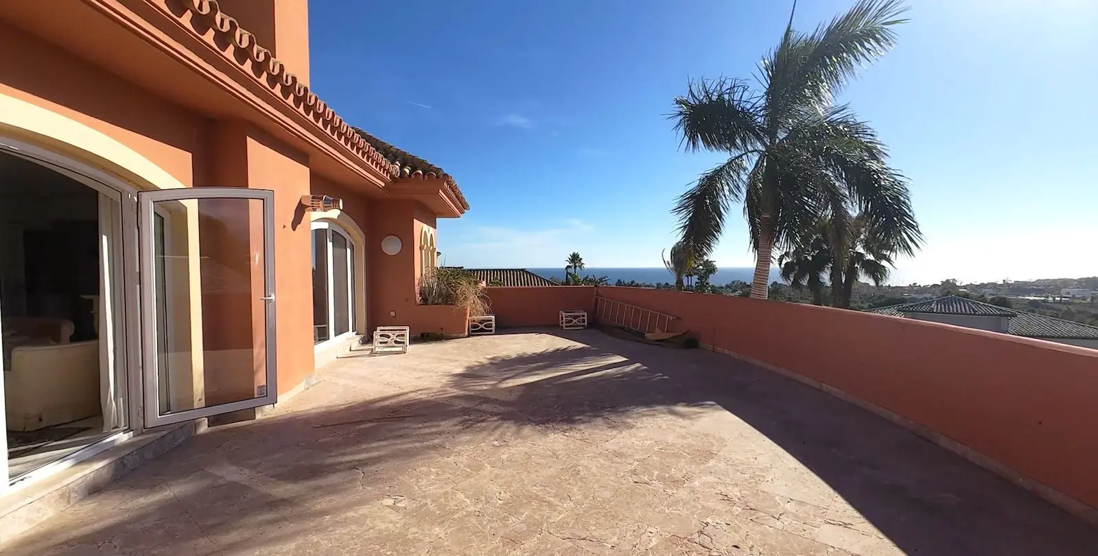 Venta de villa independiente en El Paraiso 17