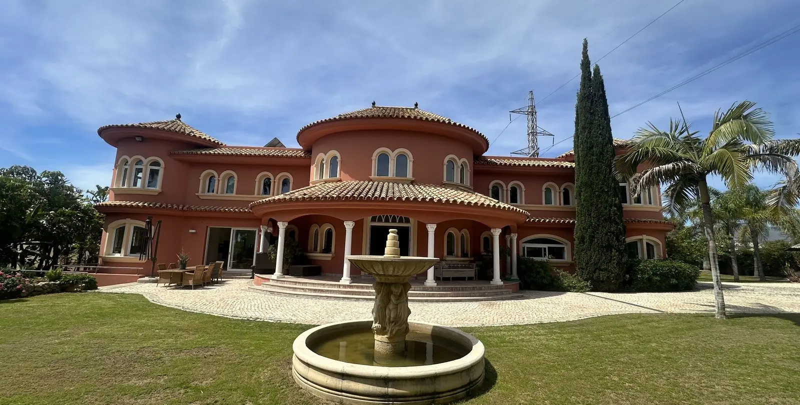 Venta de villa independiente en El Paraiso 19