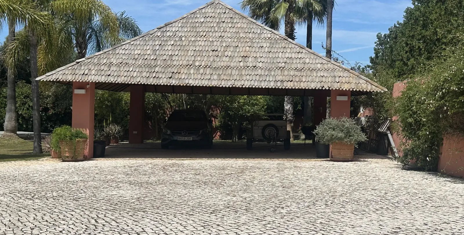 Venta de villa independiente en El Paraiso 25
