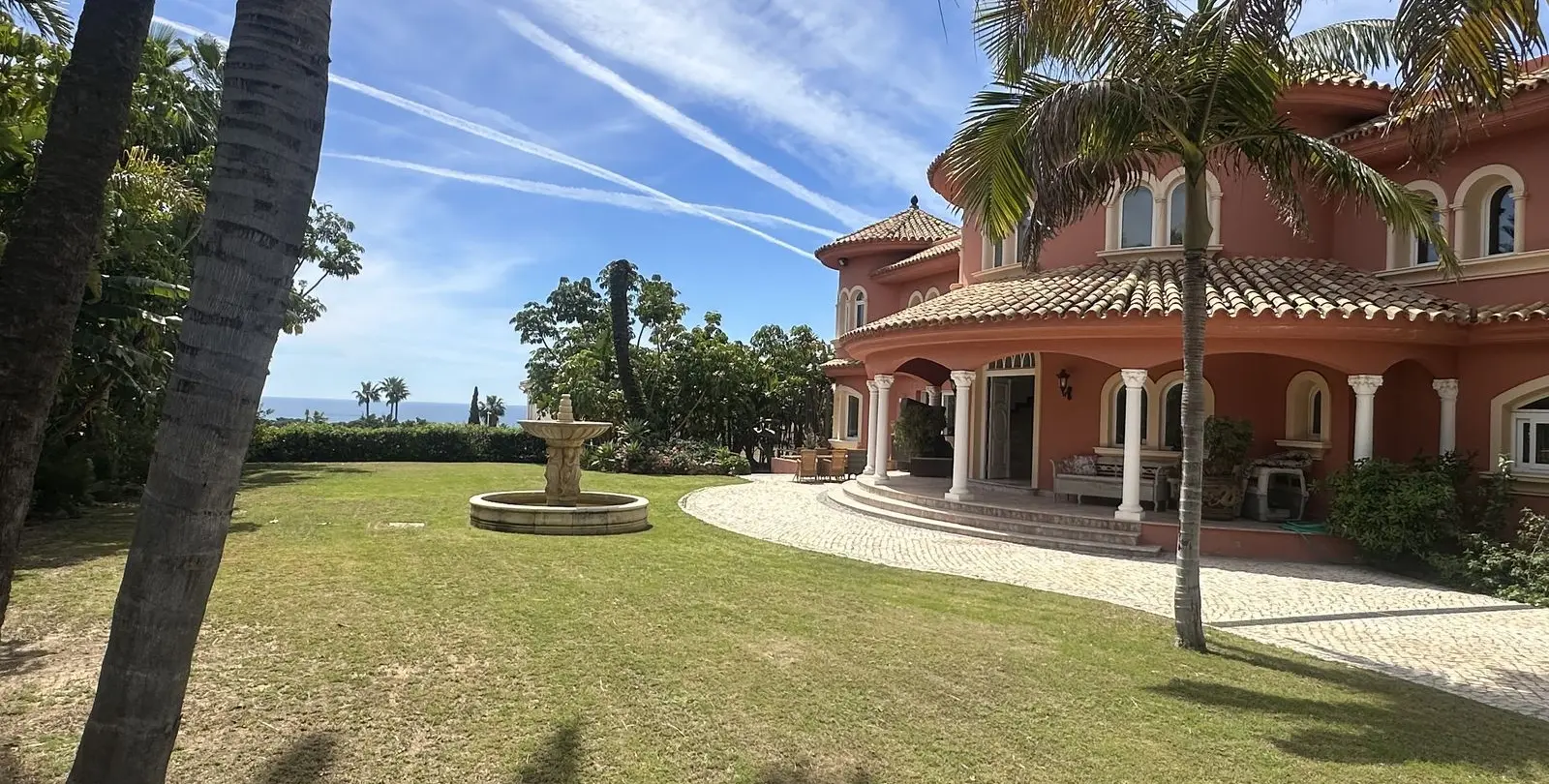 Venta de villa independiente en El Paraiso 27