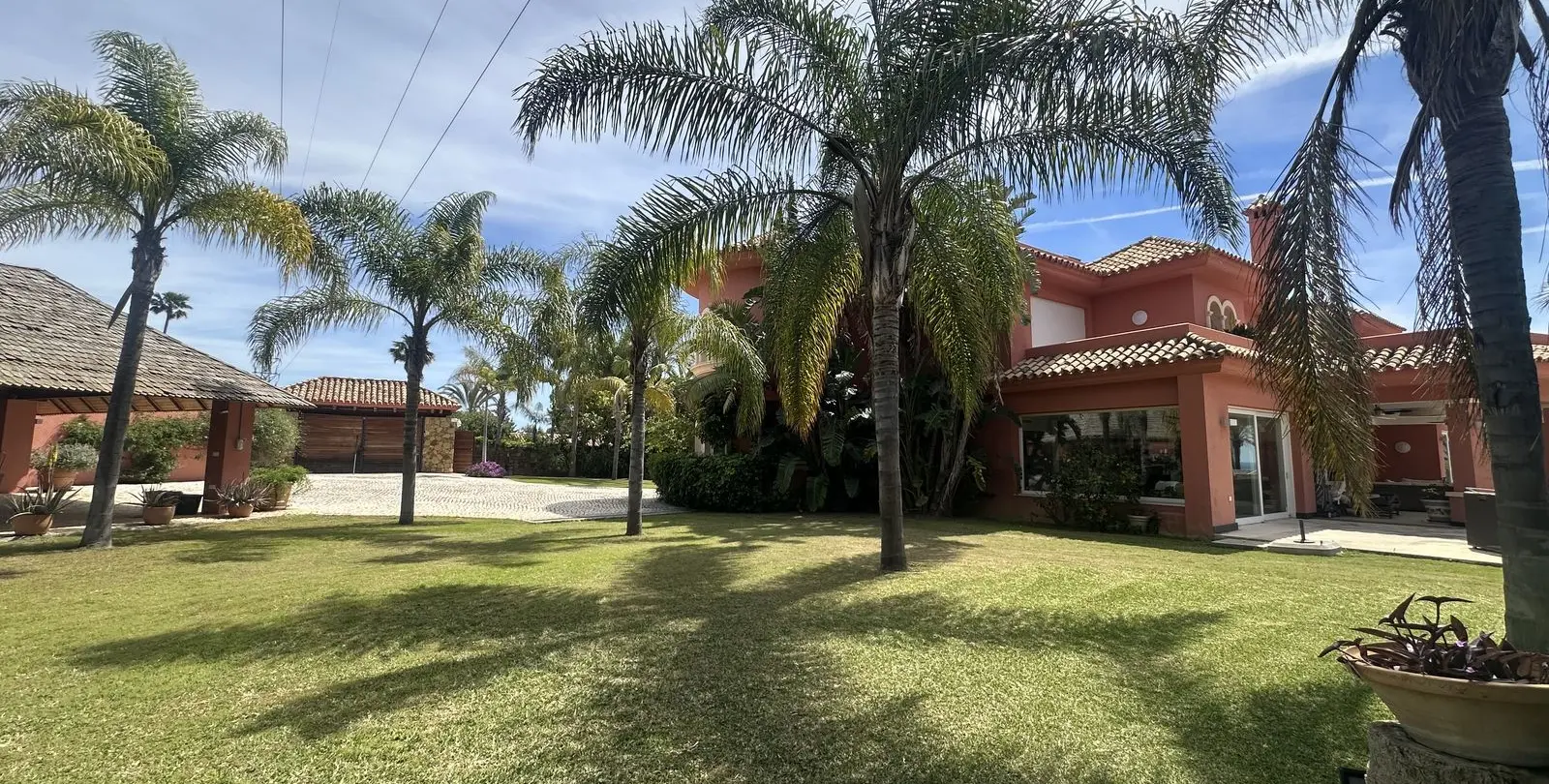 Venta de villa independiente en El Paraiso 33