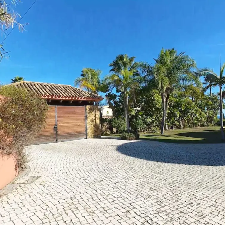 Sale of detached villa in El Paraiso