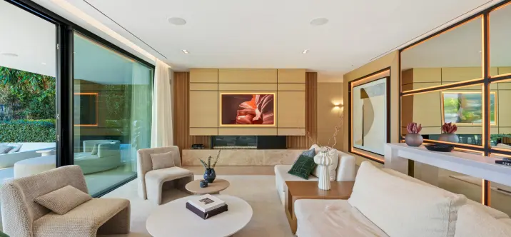 Detached villa R5235283 1