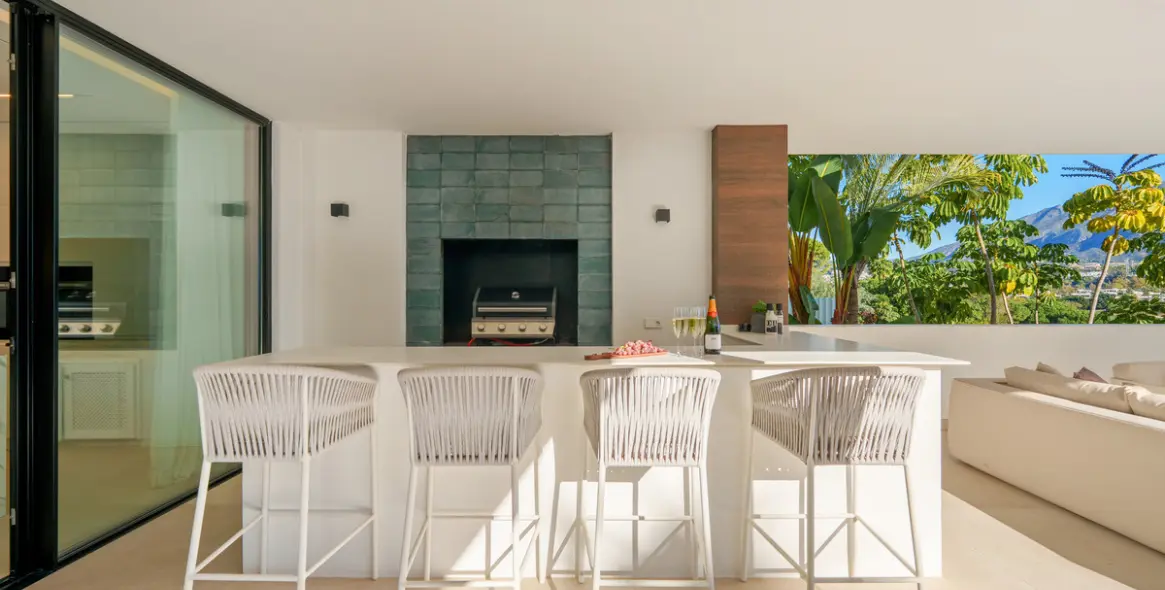 Sale of detached villa in Nueva Andalucía 11