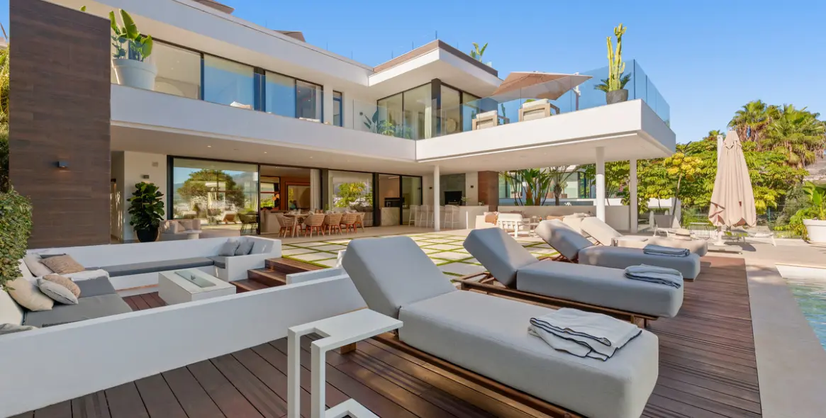 Sale of detached villa in Nueva Andalucía 14