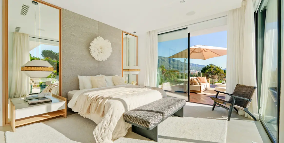 Sale of detached villa in Nueva Andalucía 15