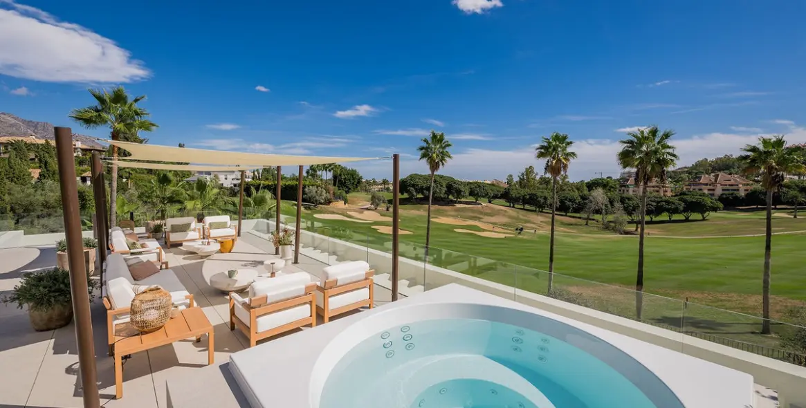 Sale of detached villa in Nueva Andalucía (district Nueva Andalucía) 2