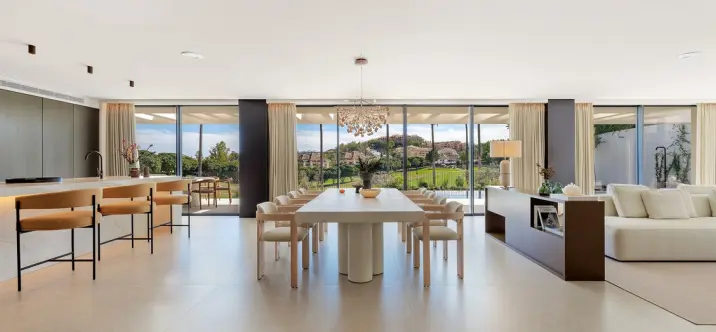 Detached villa R5235796 3