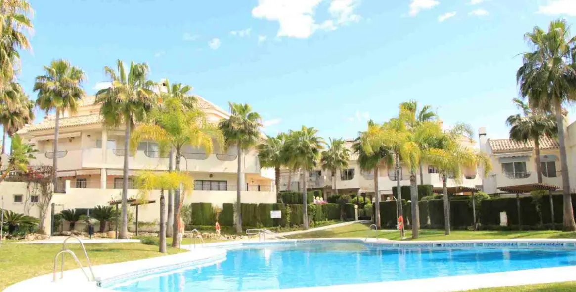 Long-term rent of townhouse in El Rosario 1