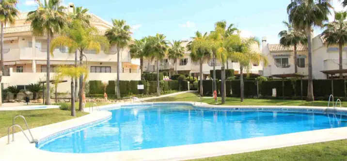 Long-term rent of townhouse in El Rosario 1