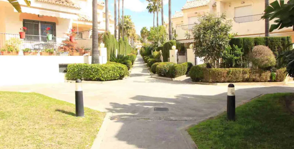 Long-term rent of townhouse in El Rosario 7