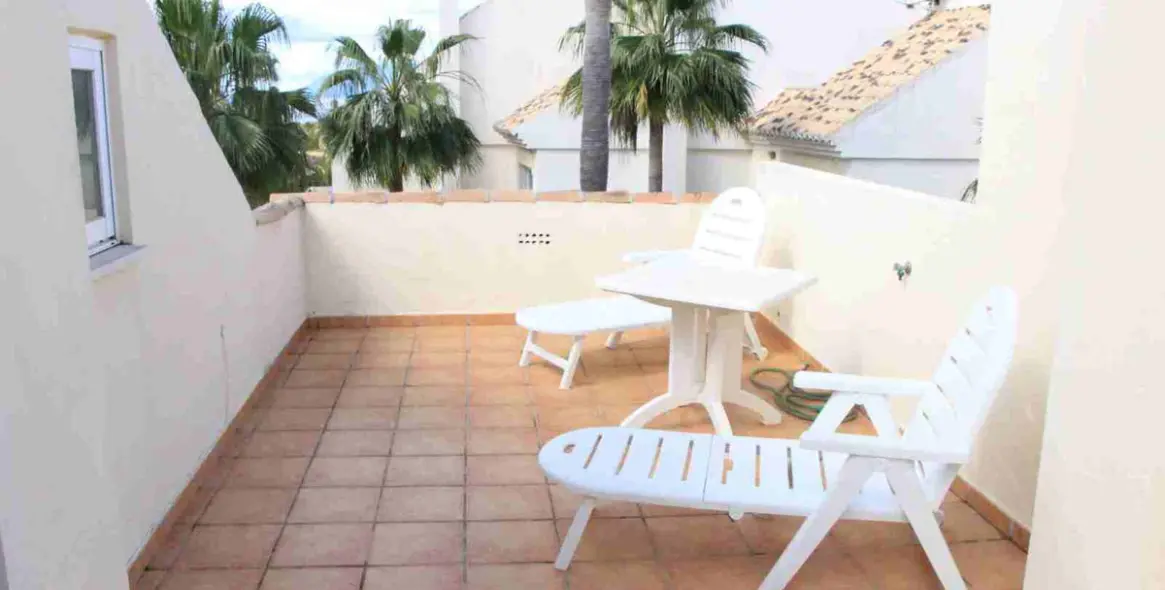 Long-term rent of townhouse in El Rosario 12