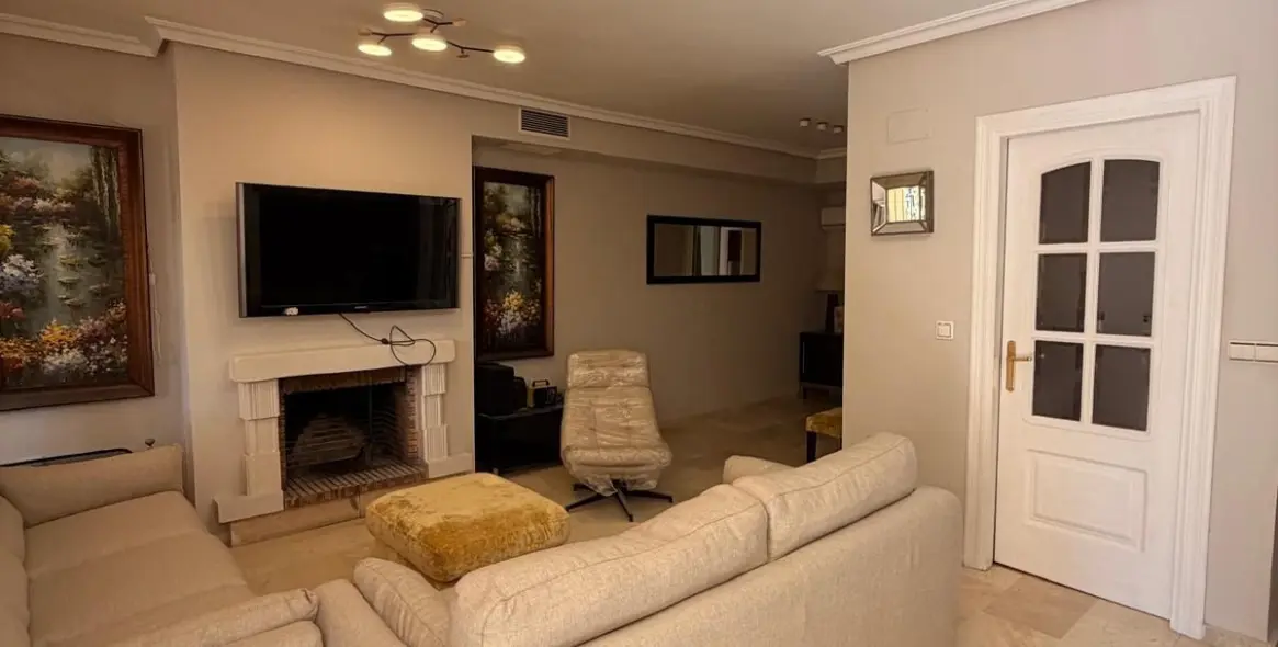 Short-term rent of townhouse in El Rosario 2