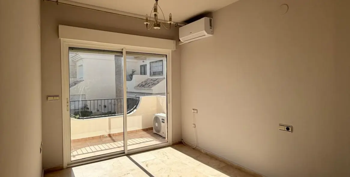 Short-term rent of townhouse in El Rosario 14