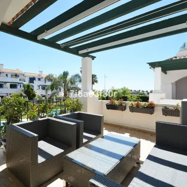 Краткосрочная аренда апартаментов на среднем этаже в San Pedro de Alcántara