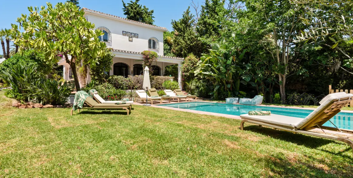 Long-term rent of detached villa in Nueva Andalucía 2