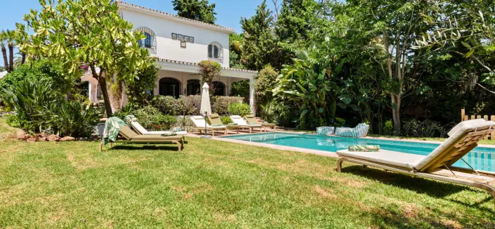 Long-term rent of detached villa in Nueva Andalucía 1