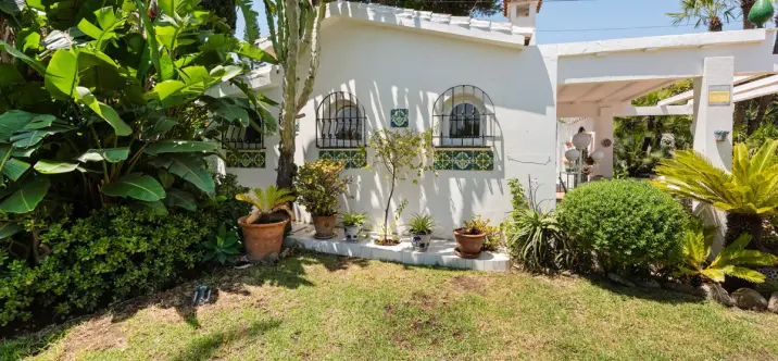 Long-term rent of detached villa in Nueva Andalucía 2