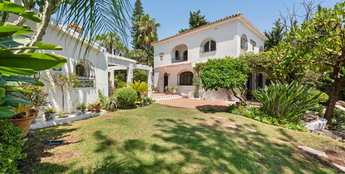 Long-term rent of detached villa in Nueva Andalucía 4