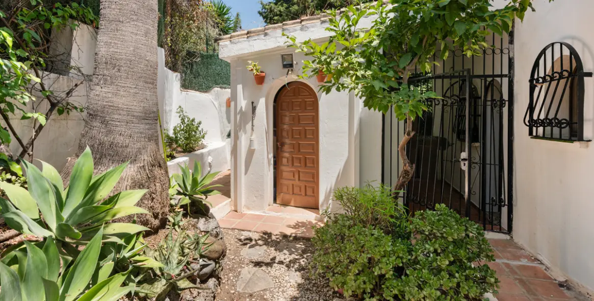 Long-term rent of detached villa in Nueva Andalucía 14