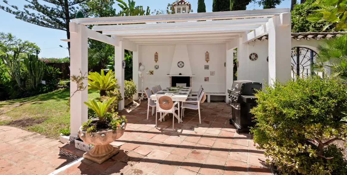 Long-term rent of detached villa in Nueva Andalucía 5