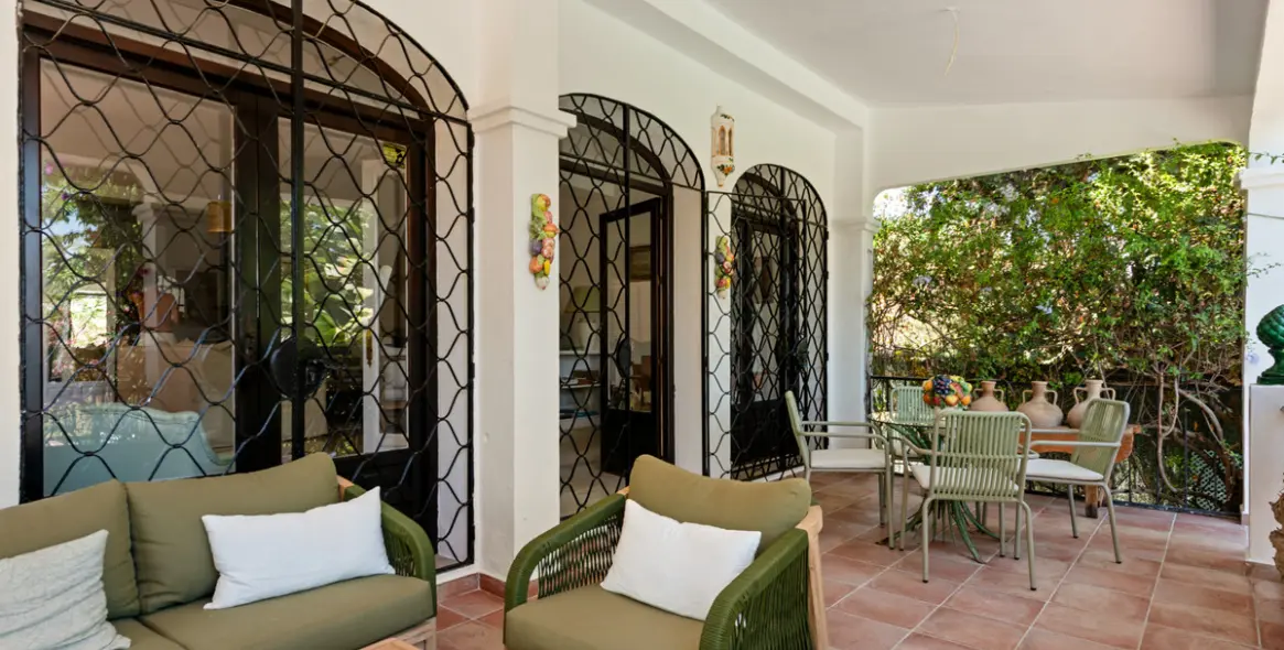 Long-term rent of detached villa in Nueva Andalucía 27