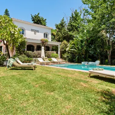 Long-term rent of detached villa in Nueva Andalucía