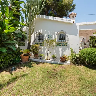 Long-term rent of detached villa in Nueva Andalucía