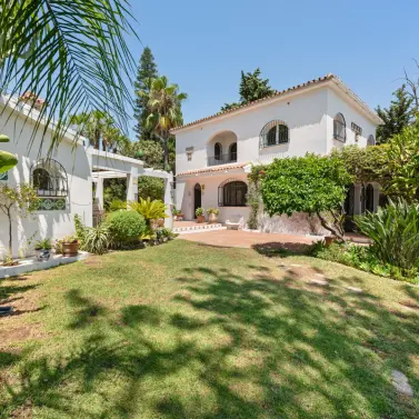Long-term rent of detached villa in Nueva Andalucía