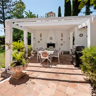 Long-term rent of detached villa in Nueva Andalucía