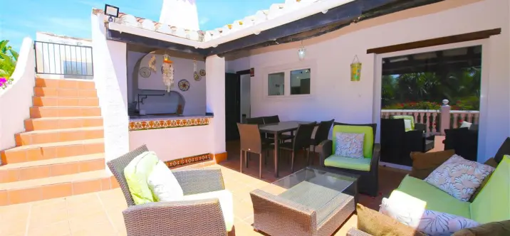 Short-term rent of detached villa in Estepona 1