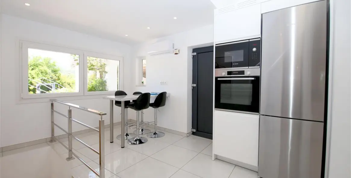 Short-term rent of detached villa in Estepona 4