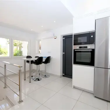 Short-term rent of detached villa in Estepona